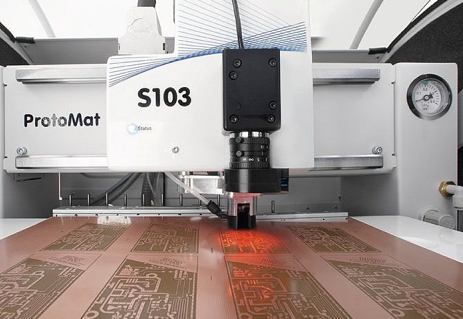 Milling the printed circuit board with an LPKF circuit board plotter